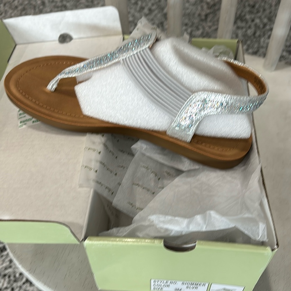 Sarah Jayne youth girls sandals size 3 and 4
